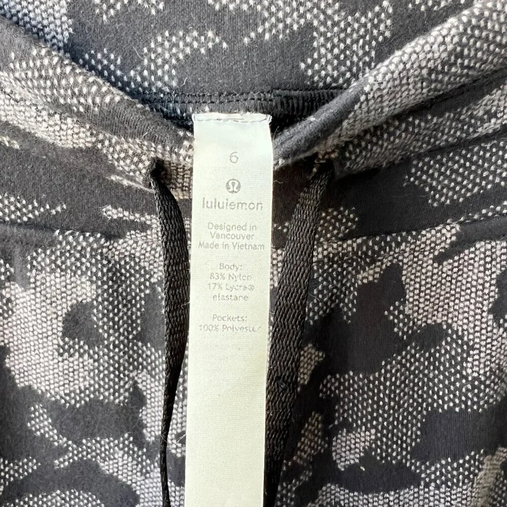 Lululemon Ready to Rulu joggers, black/gray camo, Size 6 A105